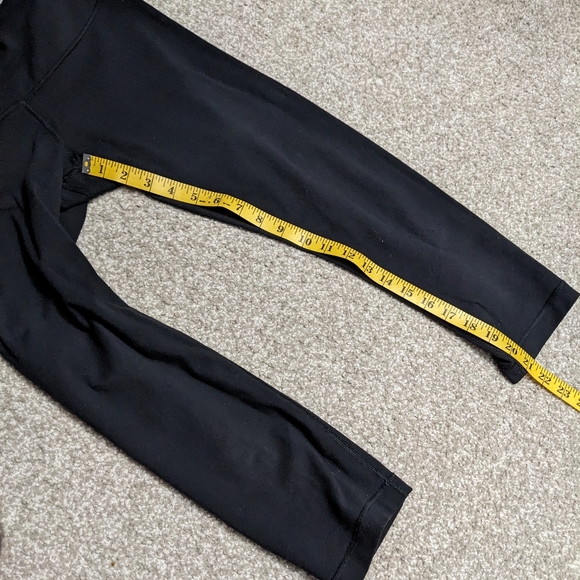 Lululemon Wunder Under mid-rise crops black luon sz 8 - Picture 10 of 10